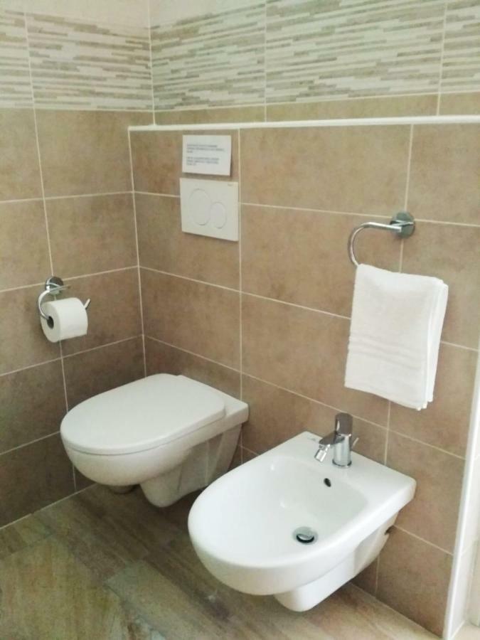 B&B Le Muse Ferrara Buitenkant foto